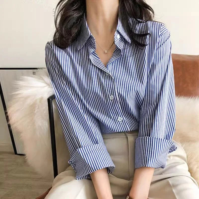 Camisa Feminina Listrada – Manga Longa e Caimento Solto | Primavera & Outono