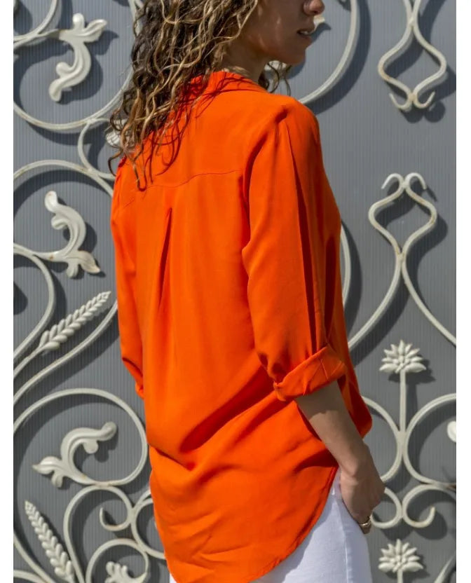 Camisa Feminina Vintage com Gola Polo – Elegante, Confortável e Versátil para o Dia a Dia