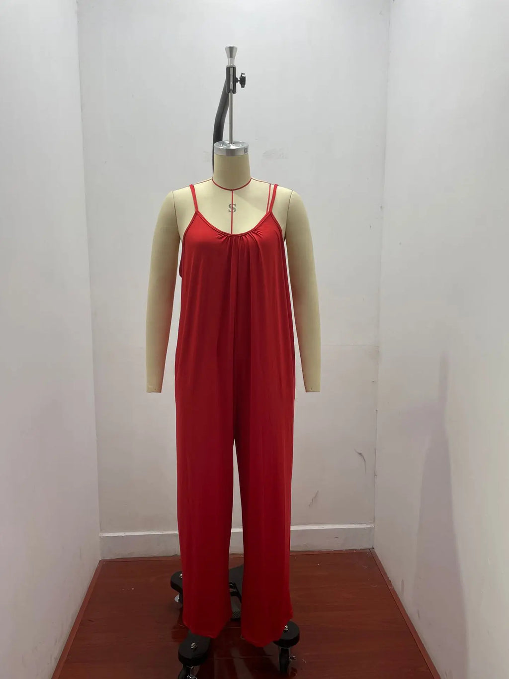 Macacão Feminino de Alça com Bolsos e Cintura Alta