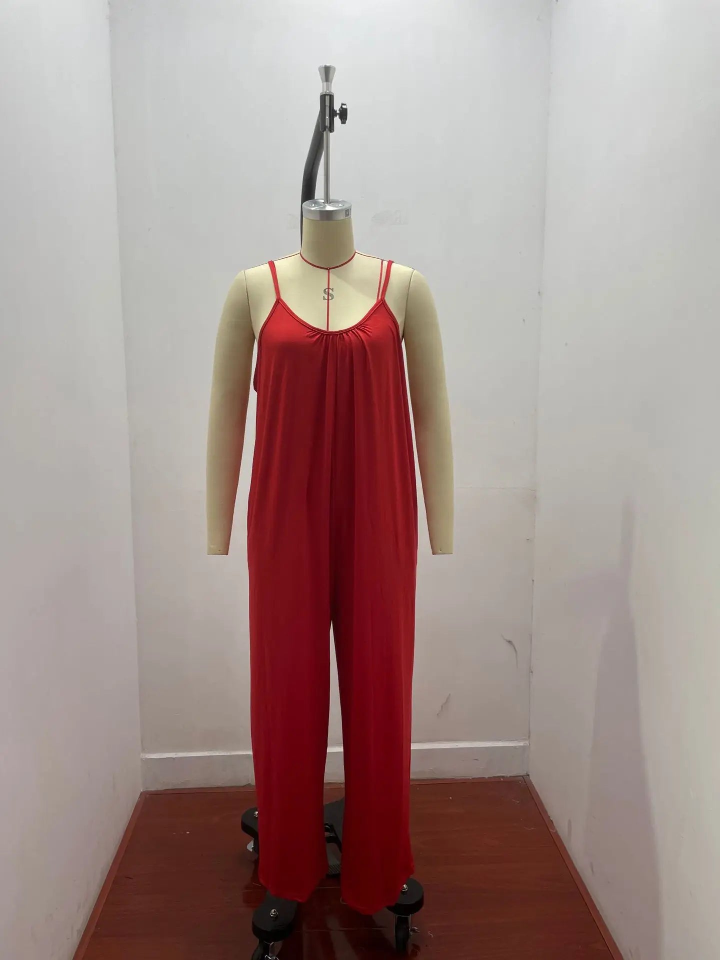Macacão Feminino de Alça com Bolsos e Cintura Alta