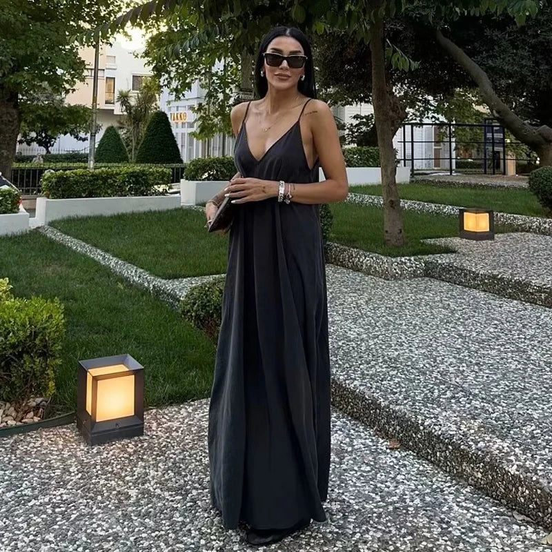 Vestido Longo Preto com Decote V e Costas Abertas – Elegância Leve para o Verão