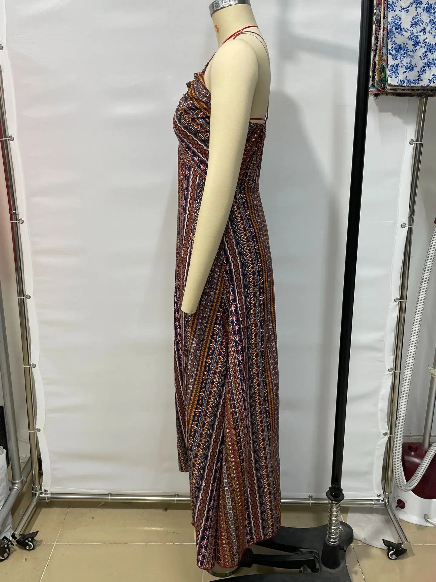 Vestido Longo Feminino Estampado com Decote Halter