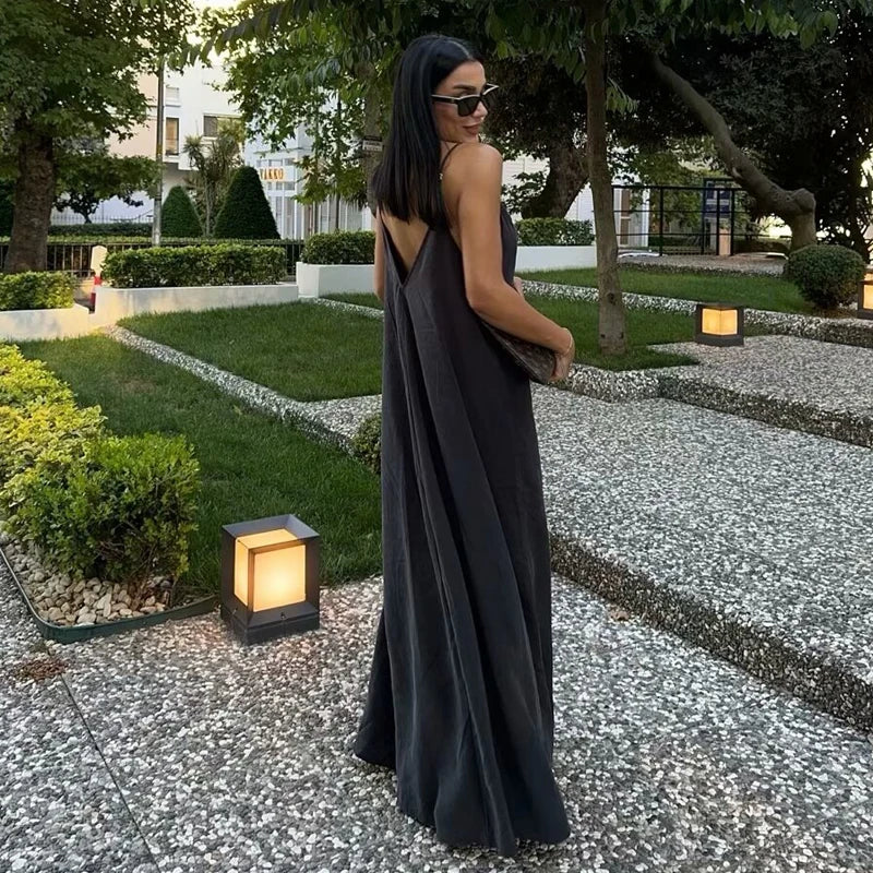 Vestido Longo Preto com Decote V e Costas Abertas – Elegância Leve para o Verão