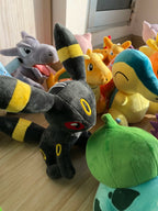 Pelúcia Pokémon Fofa (15 a 30 cm) – Pikachu, Sylveon, Charmander e Outros Personagens