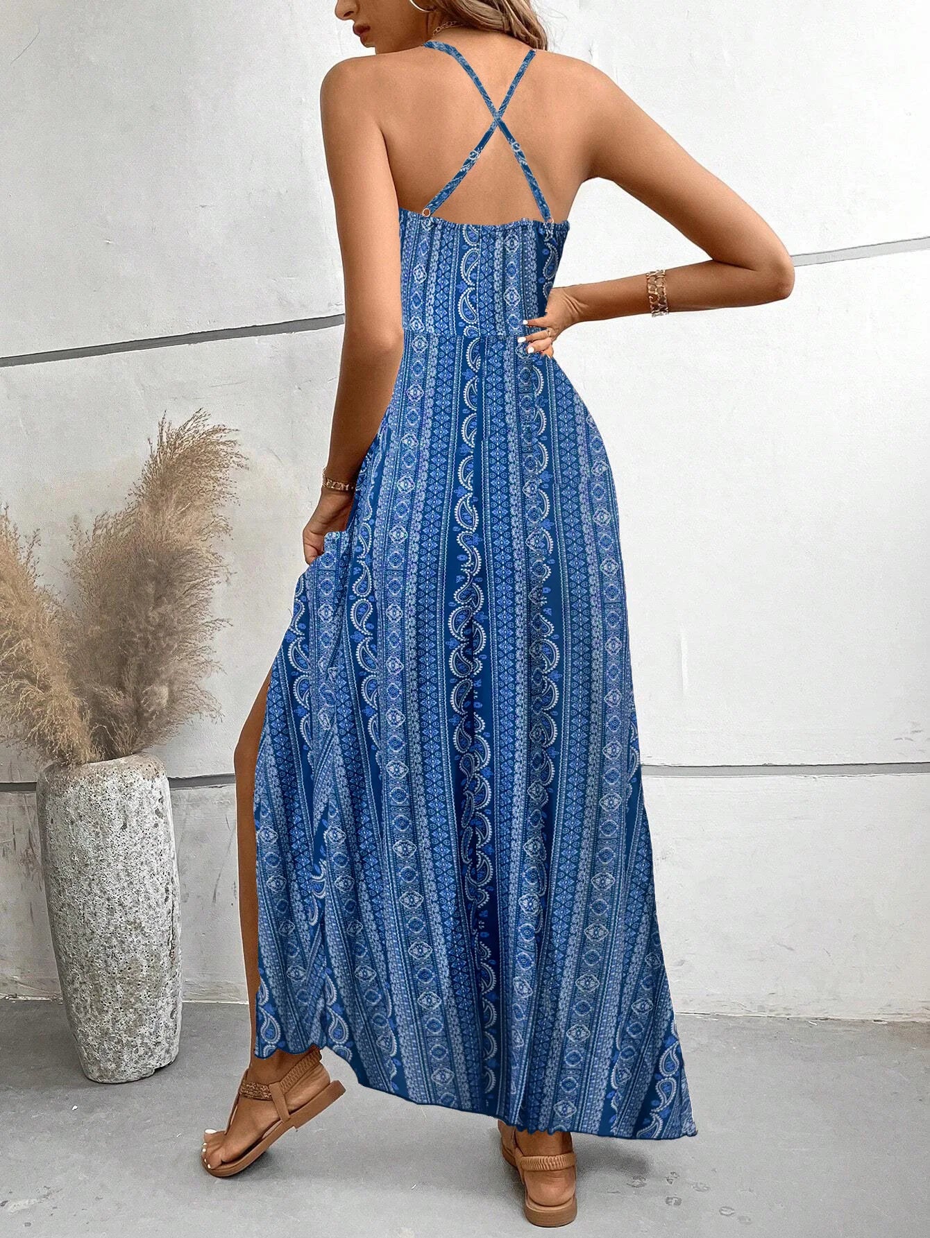 Vestido Longo Feminino Estampado com Decote Halter