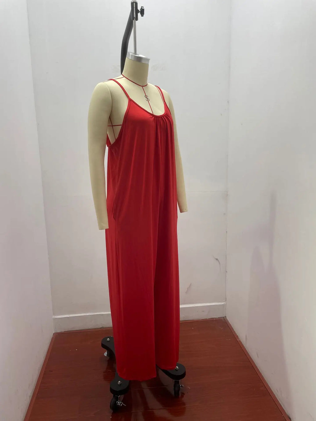 Macacão Feminino de Alça com Bolsos e Cintura Alta