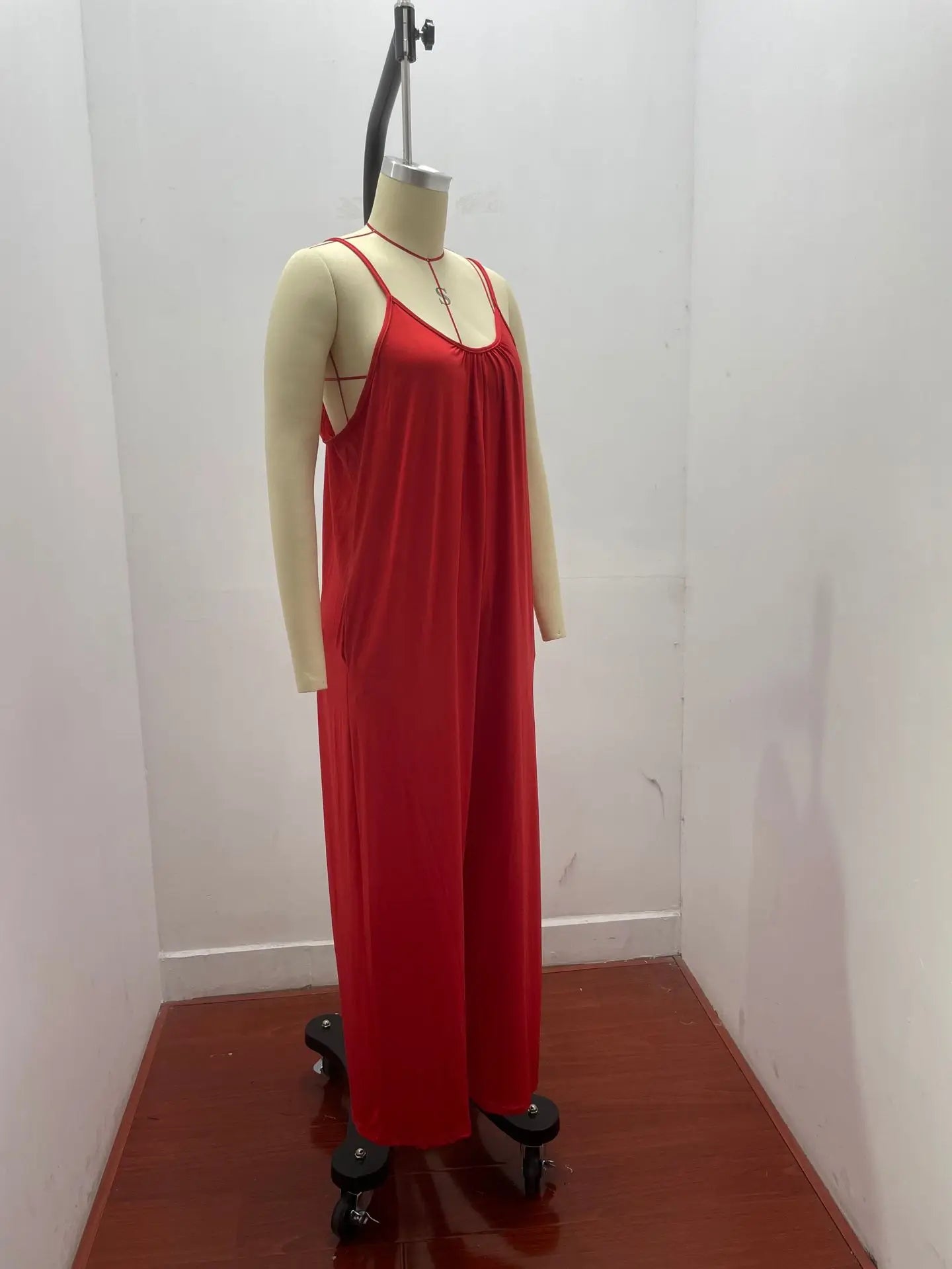 Macacão Feminino de Alça com Bolsos e Cintura Alta