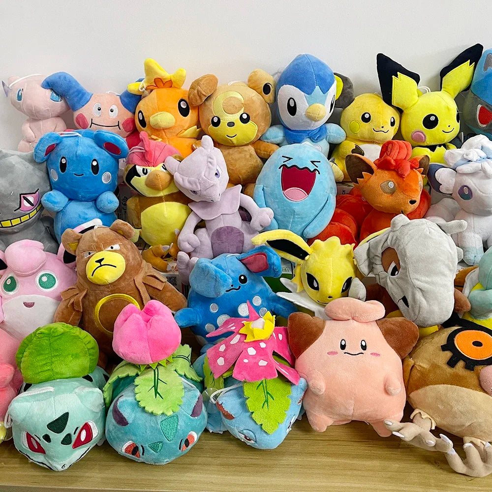 Pelúcia Pokémon Fofa (15 a 30 cm) – Pikachu, Sylveon, Charmander e Outros Personagens