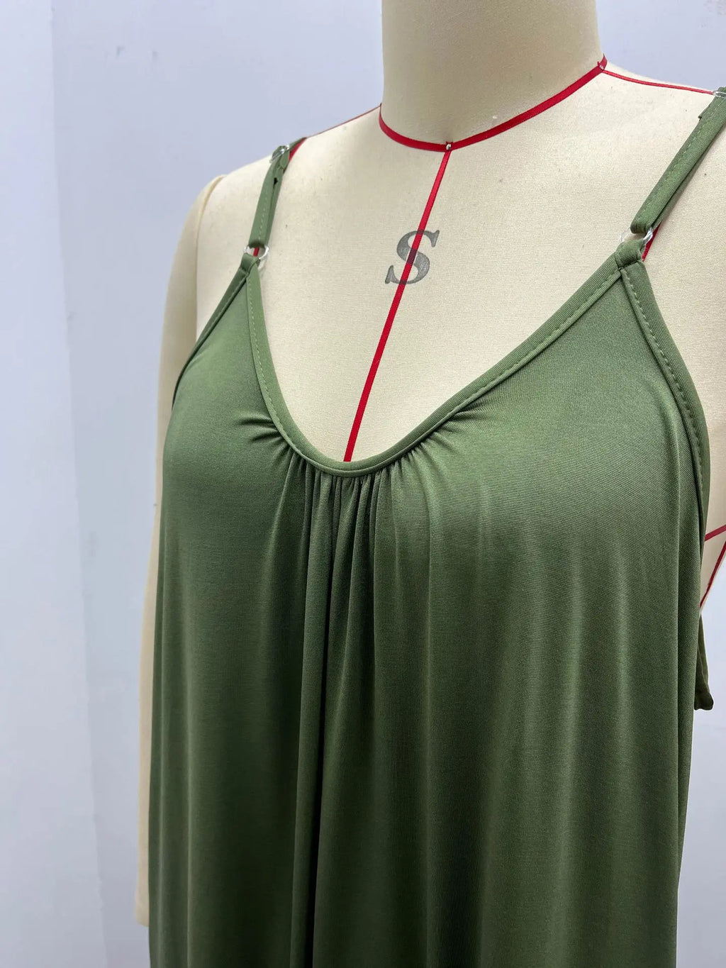 Macacão Feminino de Alça com Bolsos e Cintura Alta