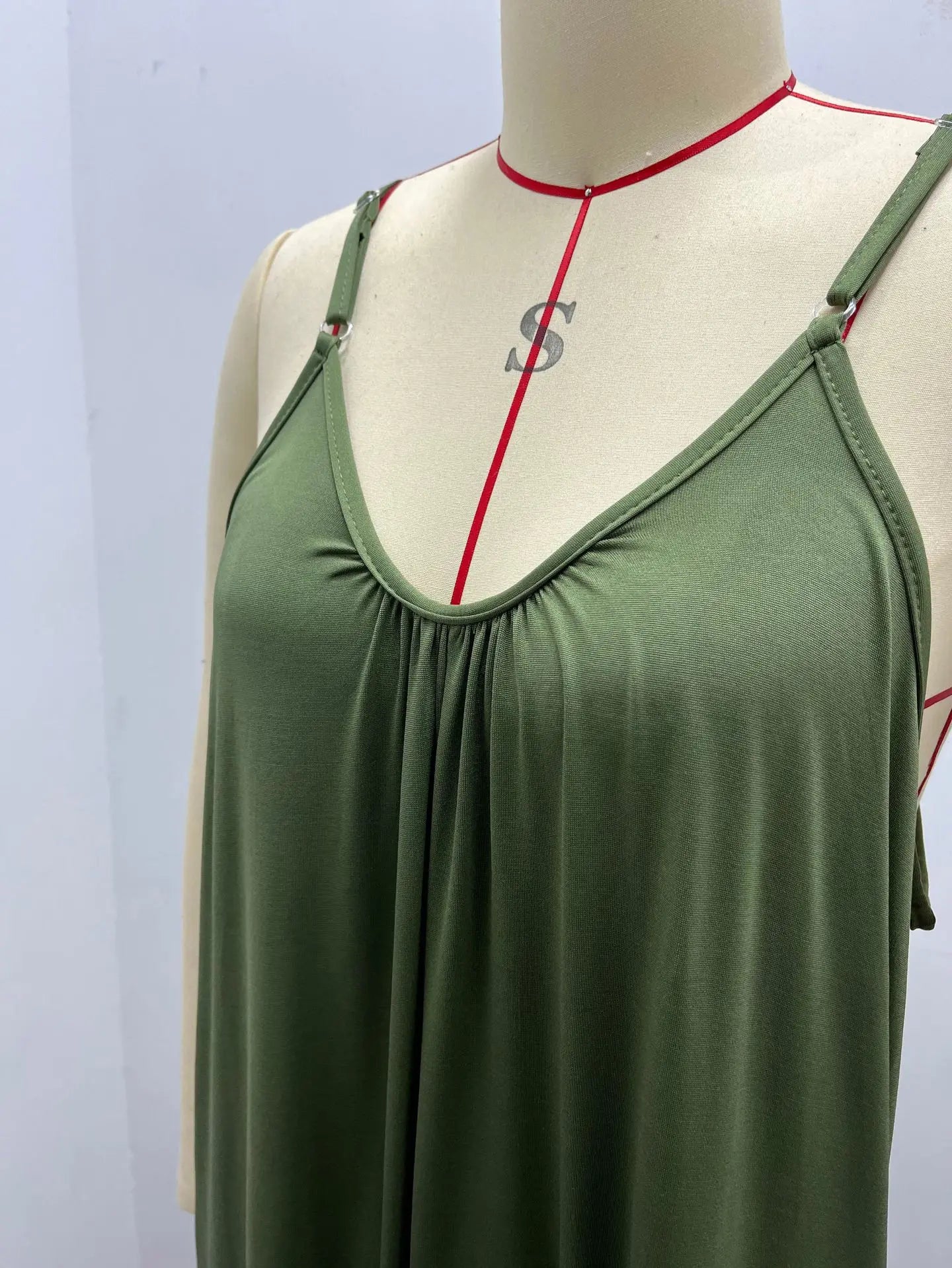 Macacão Feminino de Alça com Bolsos e Cintura Alta