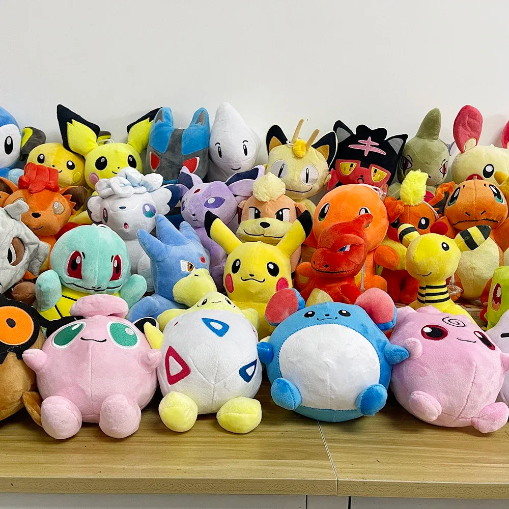 Pelúcia Pokémon Fofa (15 a 30 cm) – Pikachu, Sylveon, Charmander e Outros Personagens