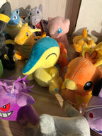 Pelúcia Pokémon Fofa (15 a 30 cm) – Pikachu, Sylveon, Charmander e Outros Personagens