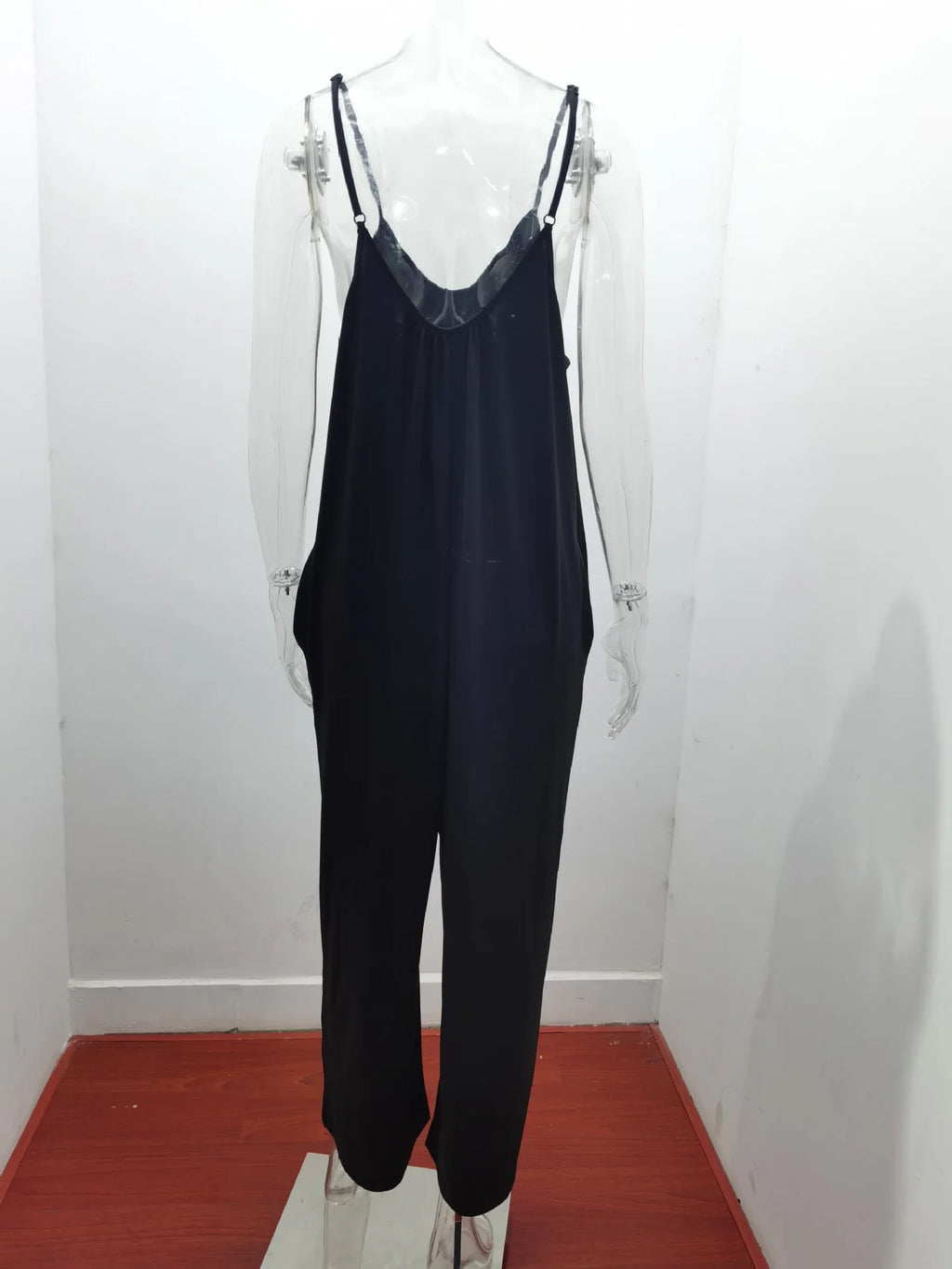 Macacão Feminino de Alça com Bolsos e Cintura Alta